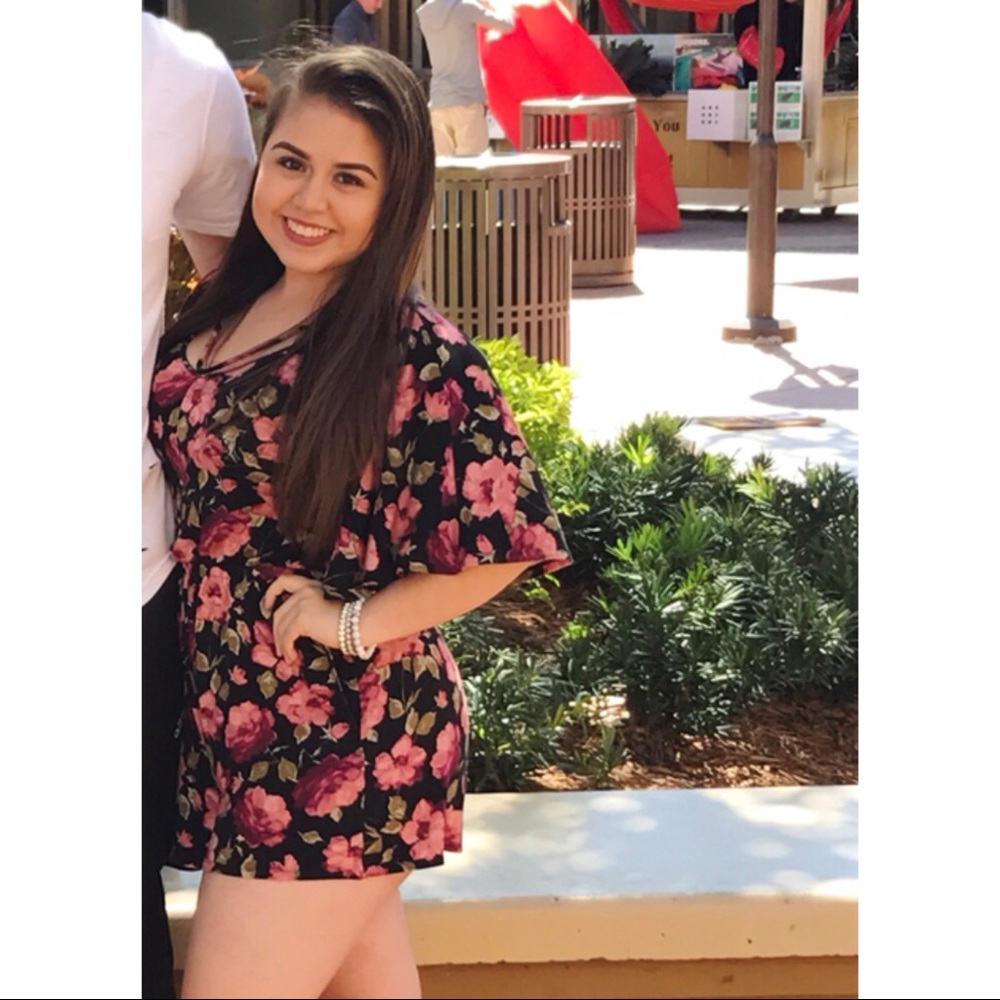American Eagle floral romper 💐